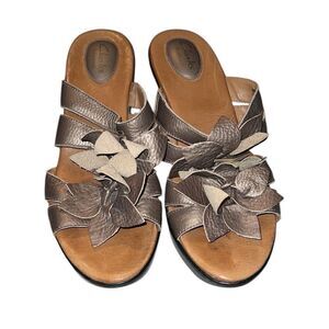 Clarks Women's Metallic Sandals Size 9